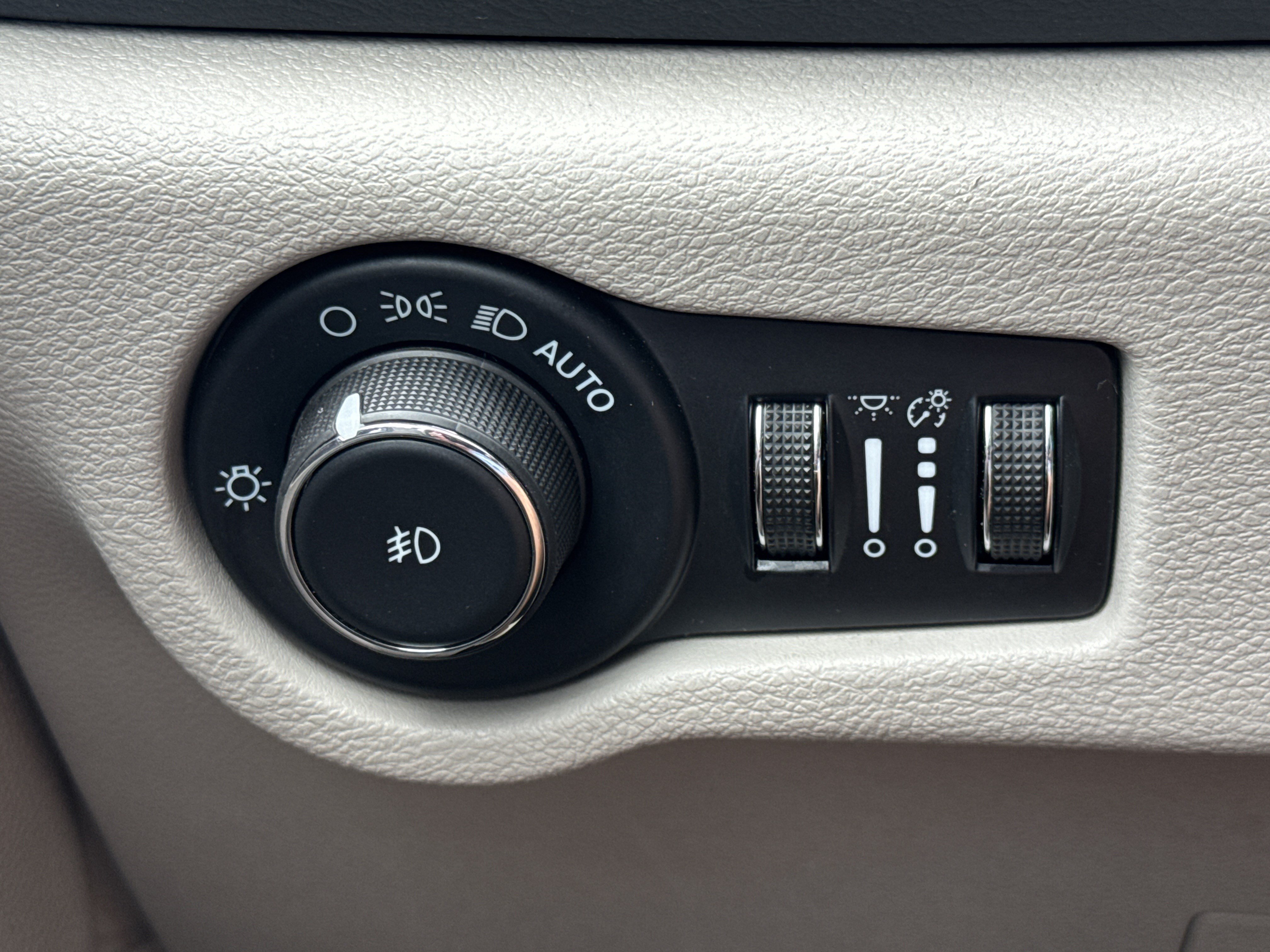 Used 2023 Chrysler Pacifica Touring-L FWD image 22