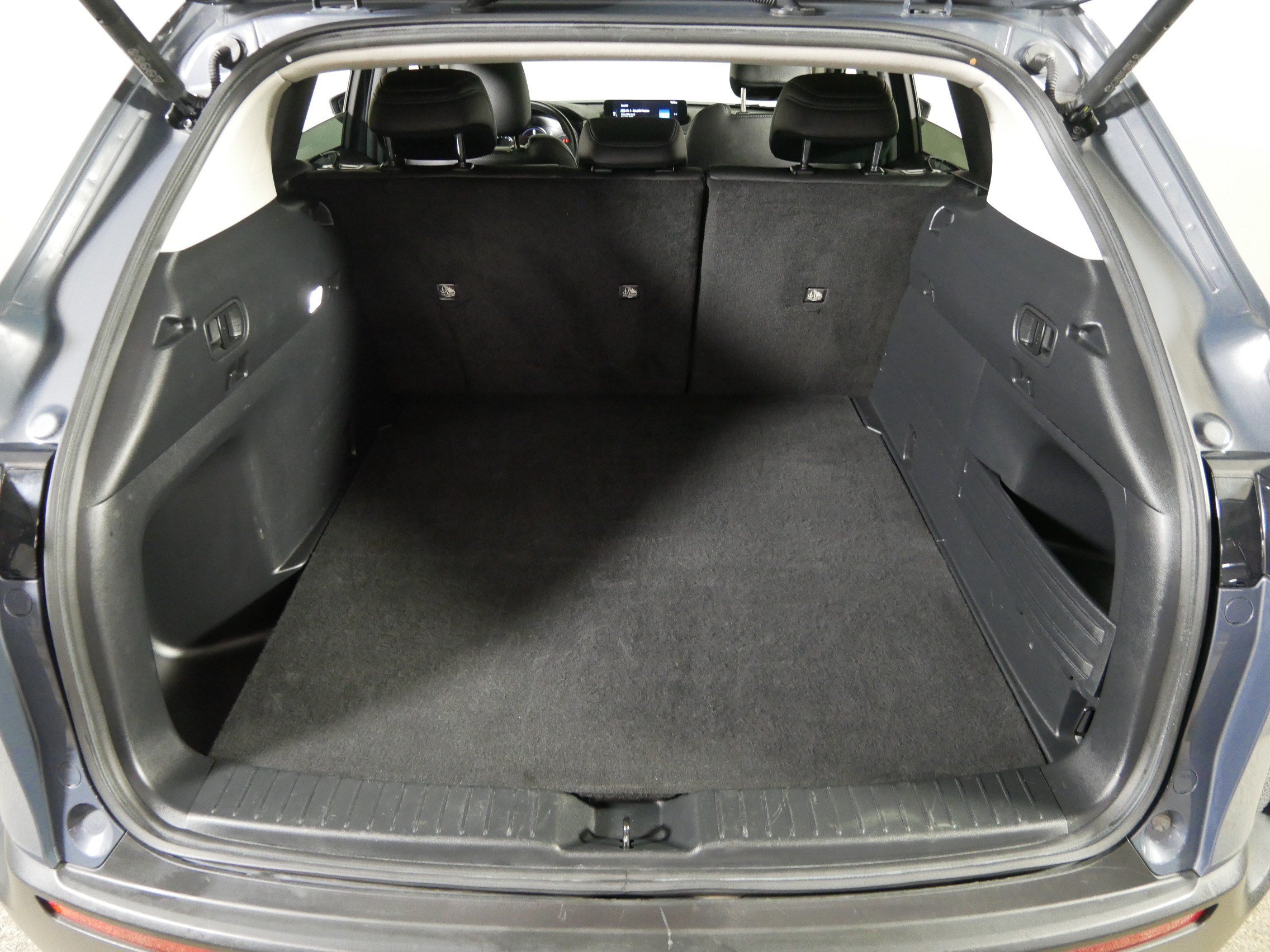 Used 2025 MAZDA CX-50 AWD 2.5 Hybrid w/ Premium Pkg image 18
