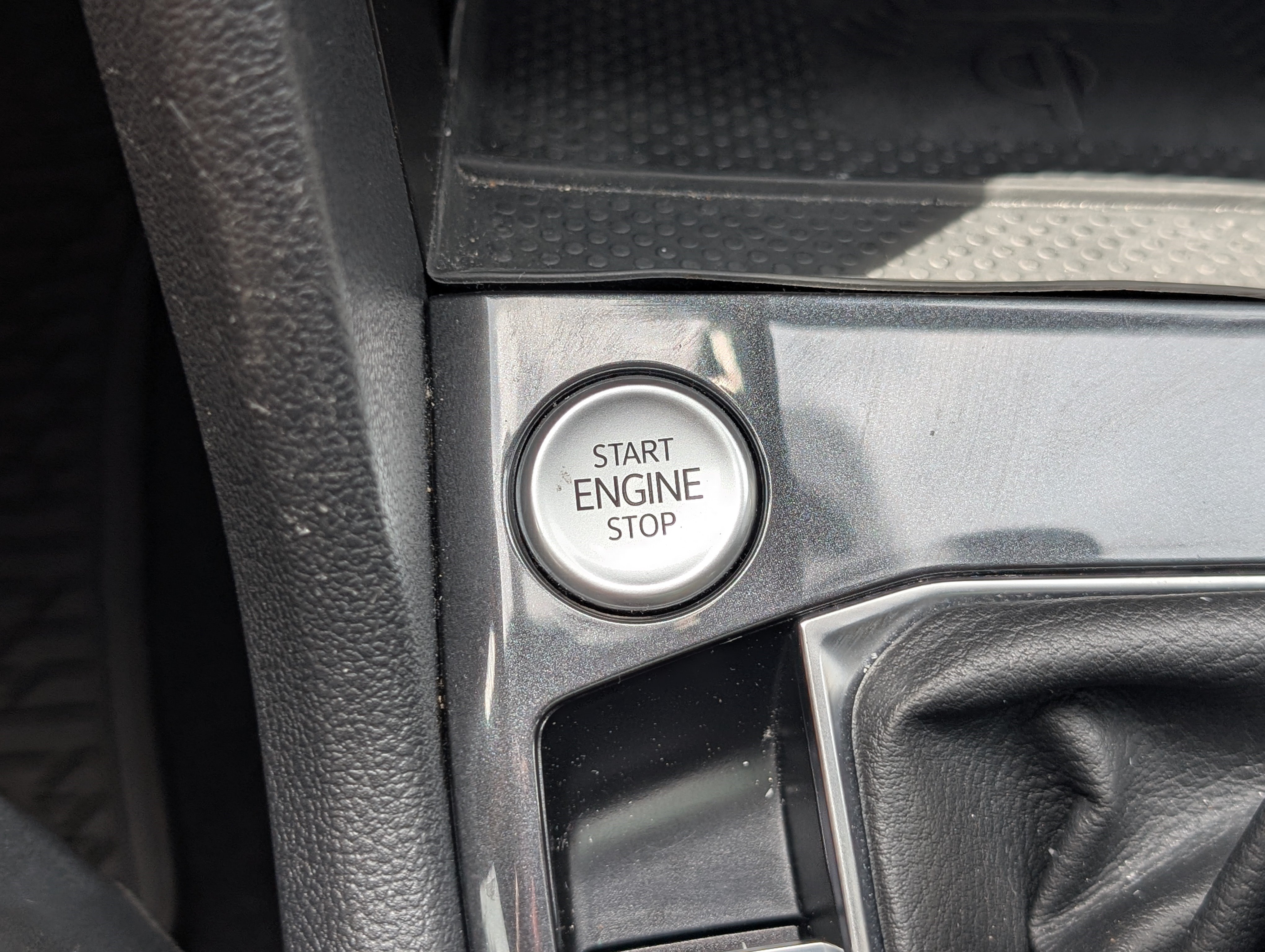 Used 2023 Volkswagen Tiguan SE R-Line FWD image 34