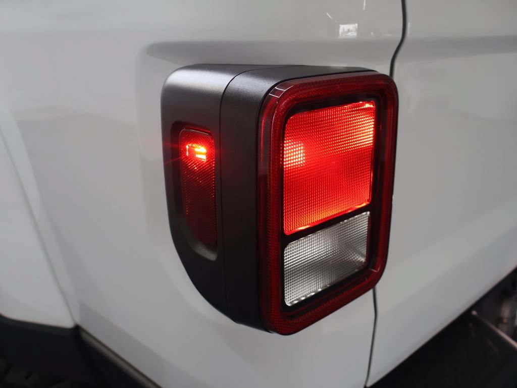 Used 2022 Jeep Gladiator Sport AWD/4WD image 42