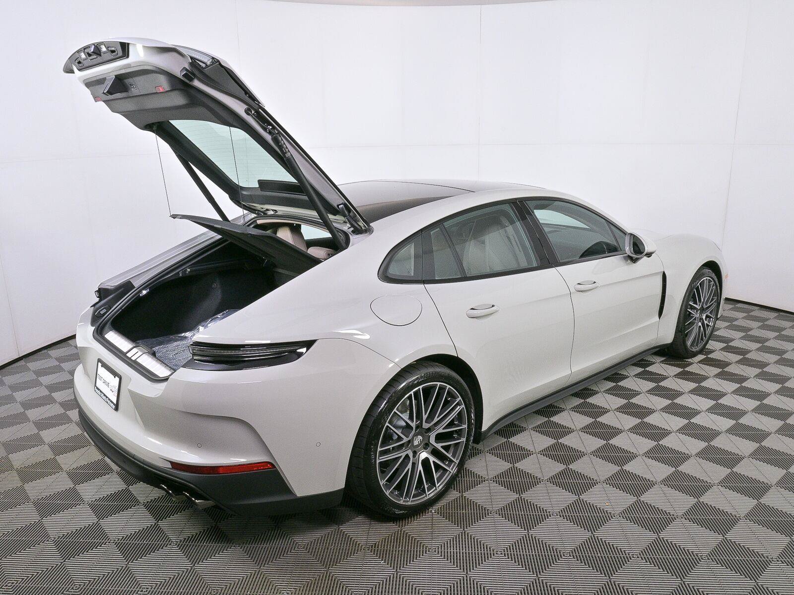New 2026 Porsche Panamera image 27
