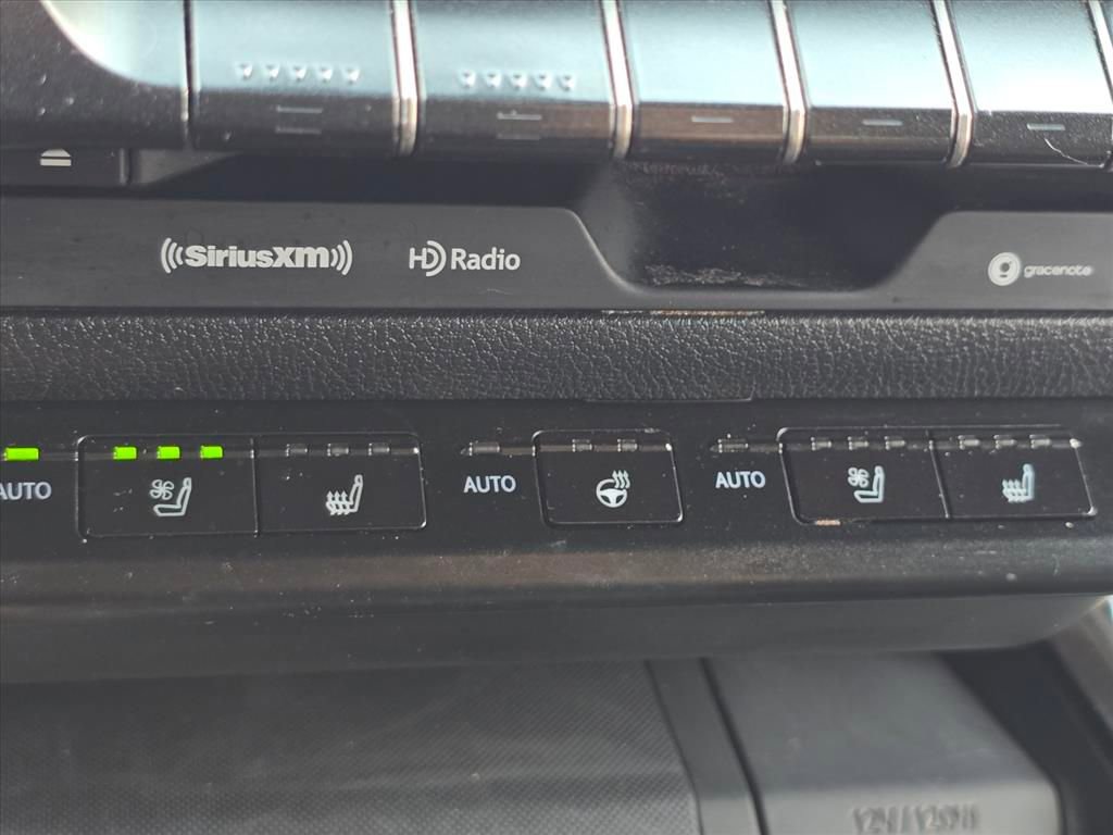 Used 2019 Lexus UX 200 w/ Premium Package FWD image 16