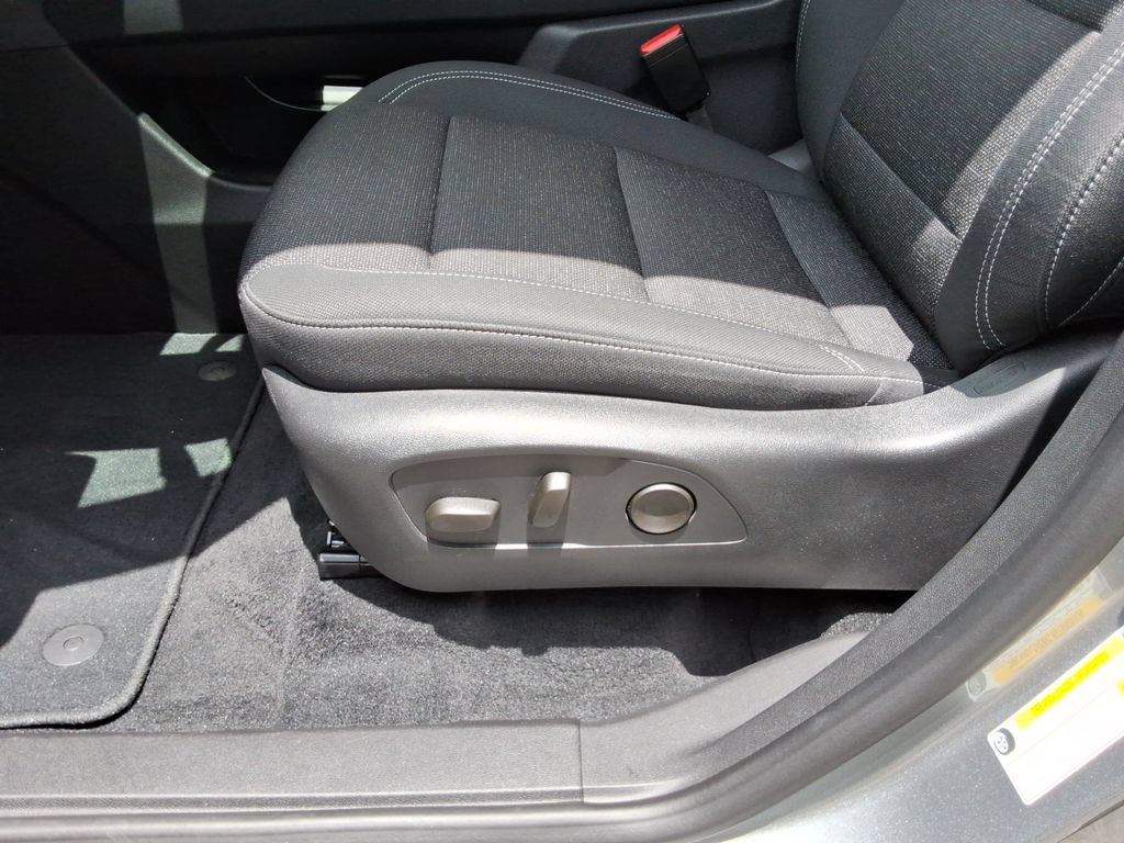 Certified 2025 Chevrolet Traverse LT w/ Driver Confidence Package FWD image 24