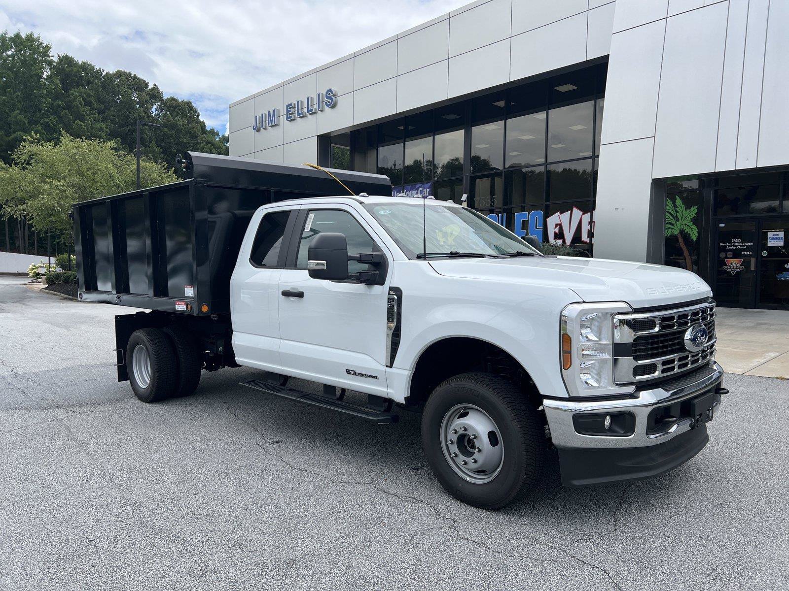 New 2025 Ford F350 XL w/ XL Chrome Package