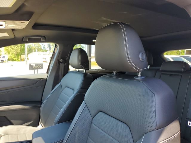 Used 2025 Volkswagen Atlas Cross Sport SEL image 16