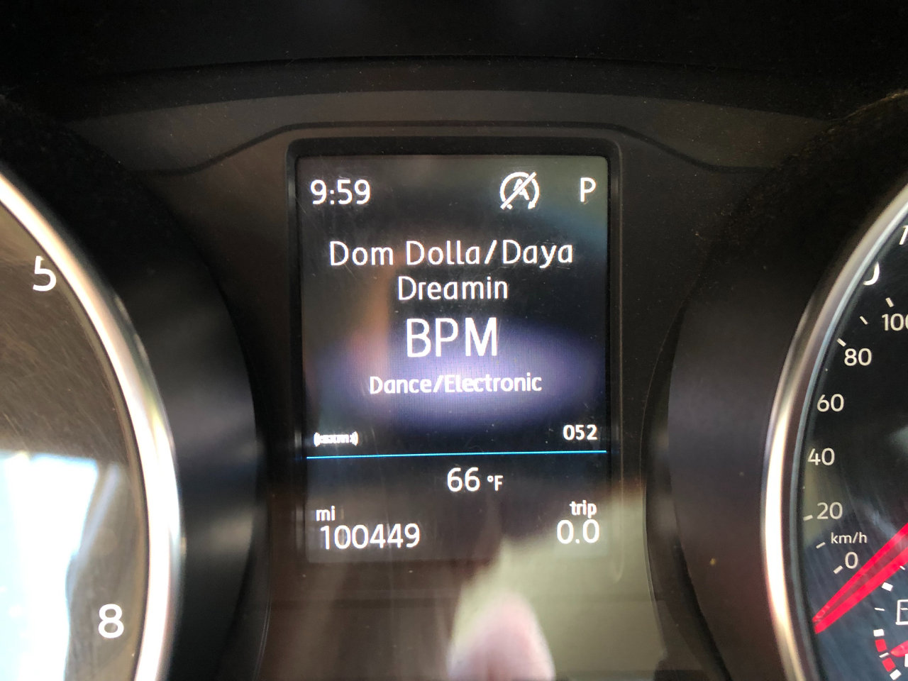 Used 2019 Volkswagen Tiguan SE w/ Panoramic Sunroof Package image 18
