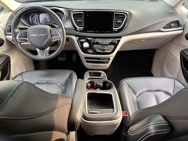 Used 2022 Chrysler Pacifica Touring-L w/ Uconnect Theater Family Group FWD image 19