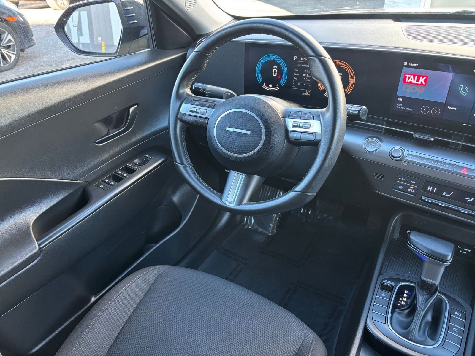 Used 2025 Hyundai Kona SEL image 30