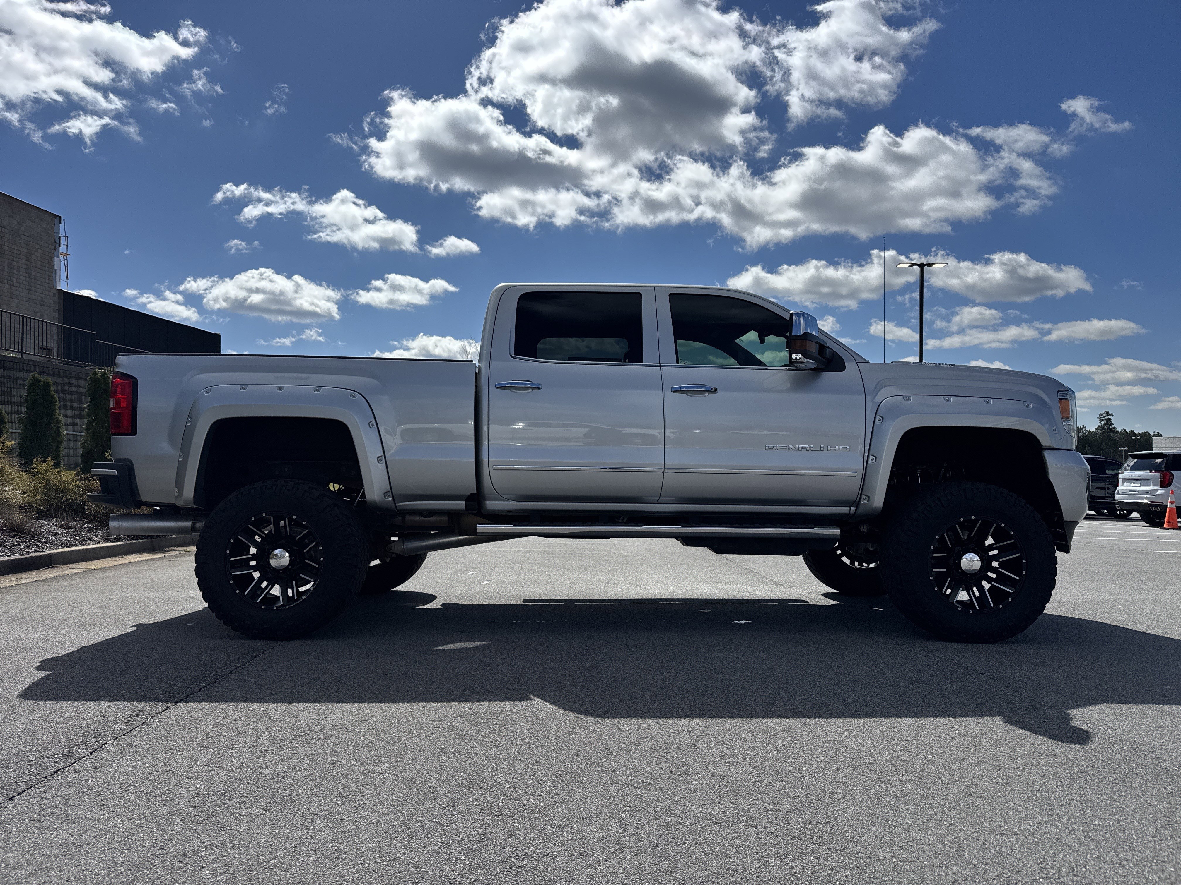 Used 2019 GMC Sierra 2500 Denali w/ Duramax Plus Package image 11