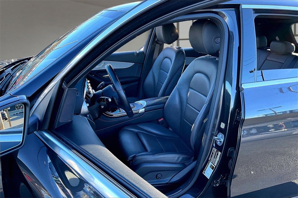 Used 2021 Mercedes-Benz GLC 300 4MATIC image 25