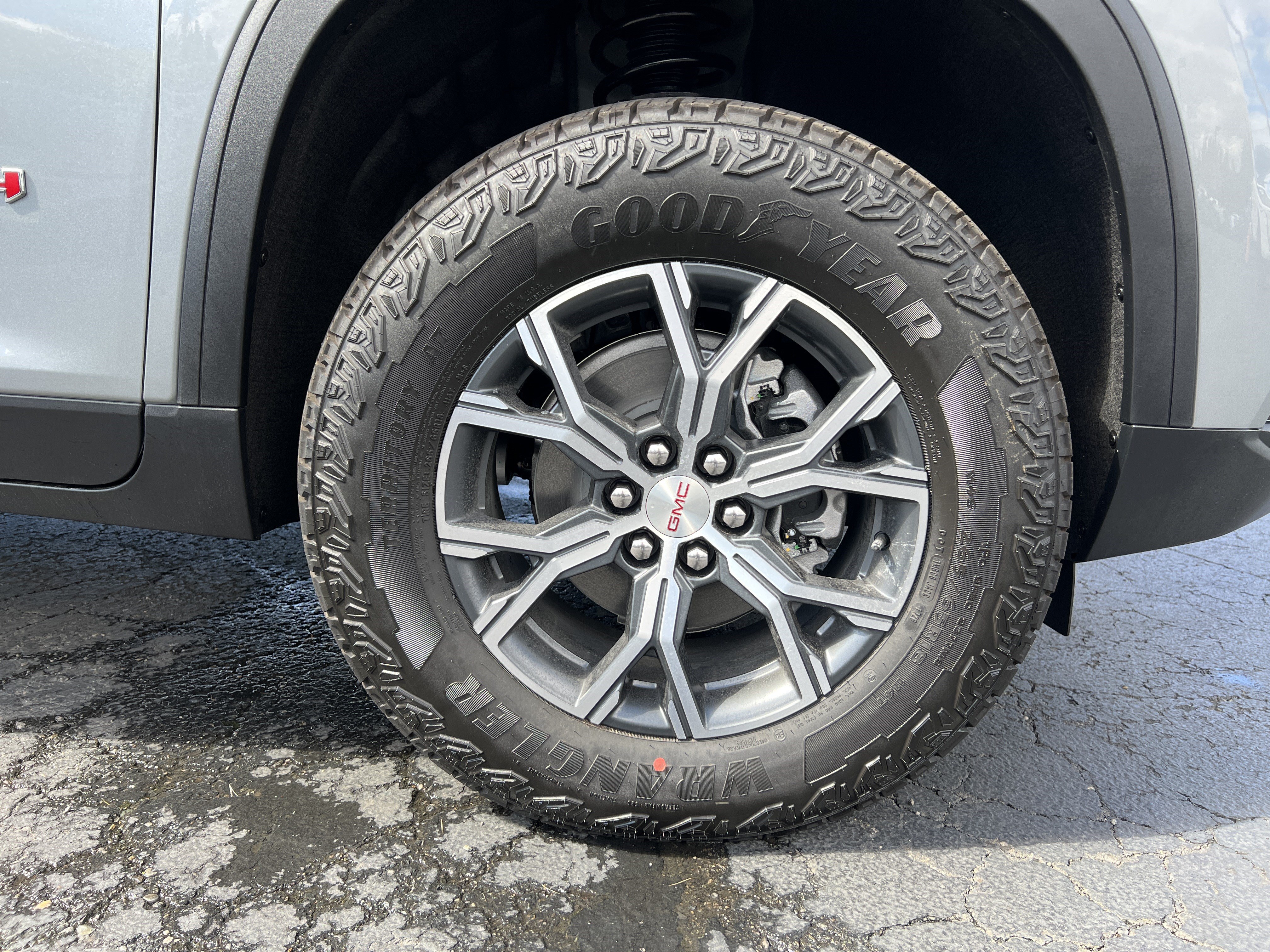 New 2026 GMC Acadia AT4 w/ Luxury Package AWD/4WD image 11