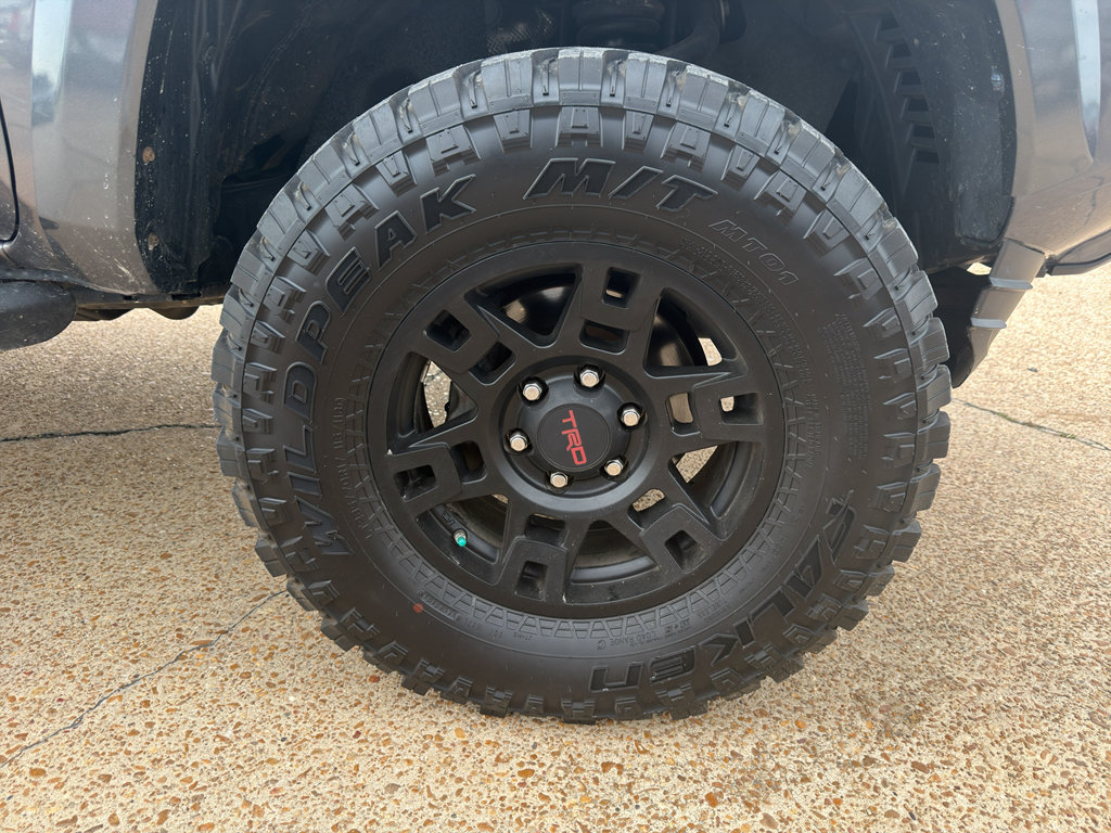 Used 2016 Toyota Tacoma SR5 w/ SR5 Appearance Package (SN) AWD/4WD image 12