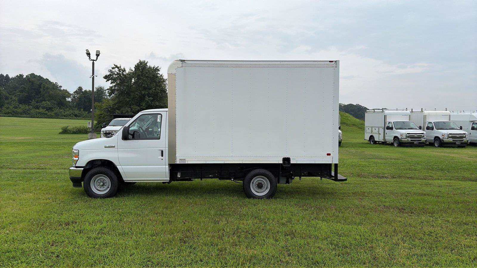 New 2027 Ford E-350 and Econoline 350 Super Duty w/ Power Equipment Group RWD image 2