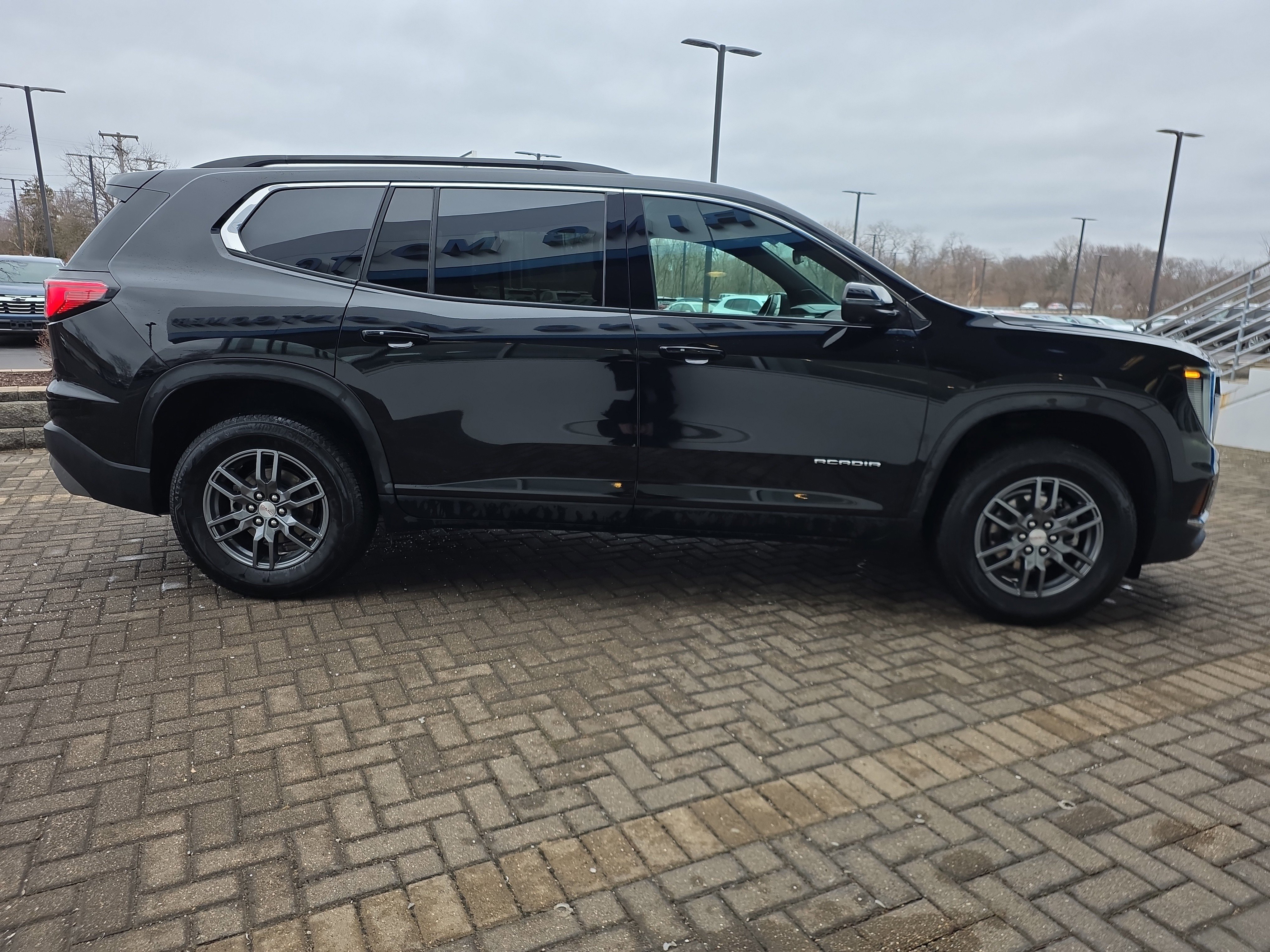 Used 2025 GMC Acadia Elevation image 6