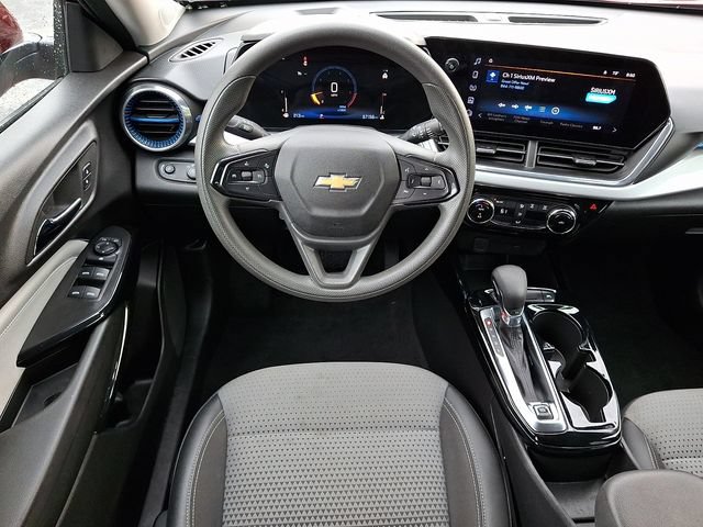 Used 2025 Chevrolet Trax LT FWD image 12