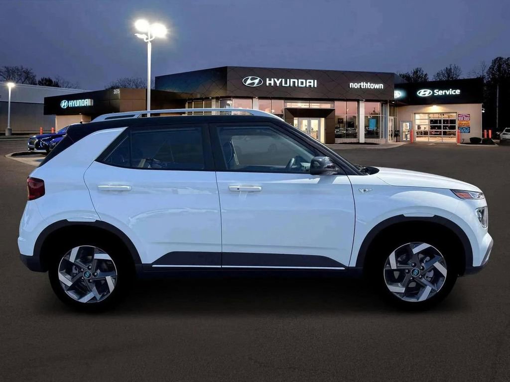 New 2026 Hyundai Venue SEL FWD image 9