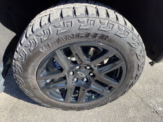 Used 2025 Chevrolet Silverado 1500 LT Trail Boss w/ Dark Appearance Package image 9
