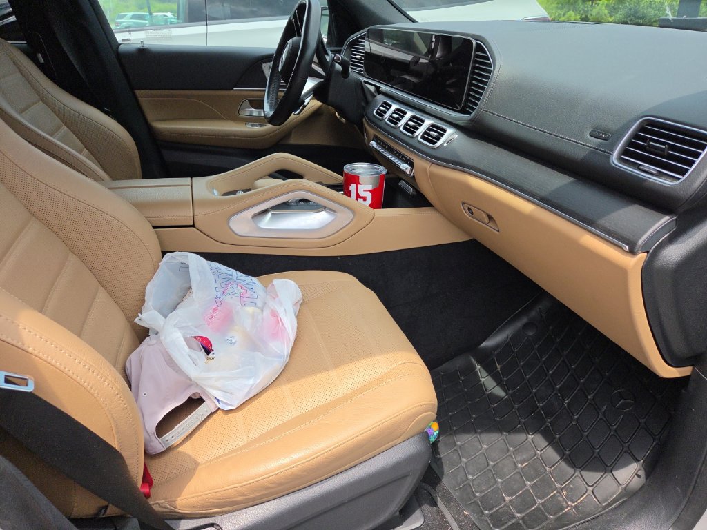 Used 2024 Mercedes-Benz GLS 450 4MATIC image 12