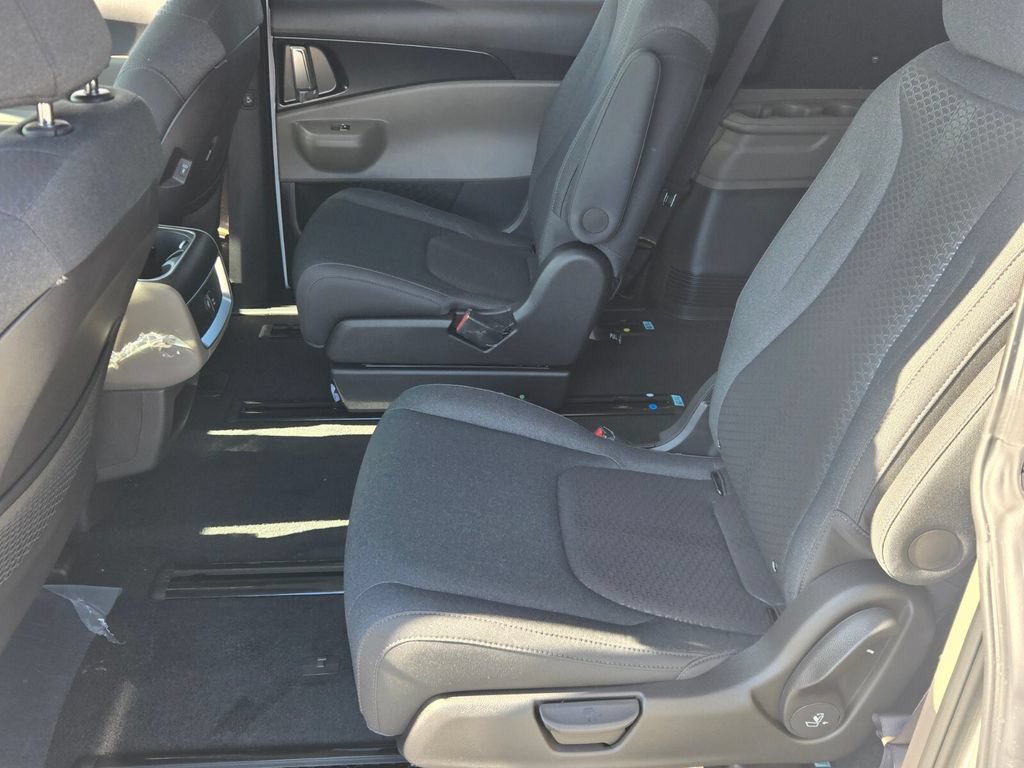 New 2027 Kia Carnival LX FWD image 7