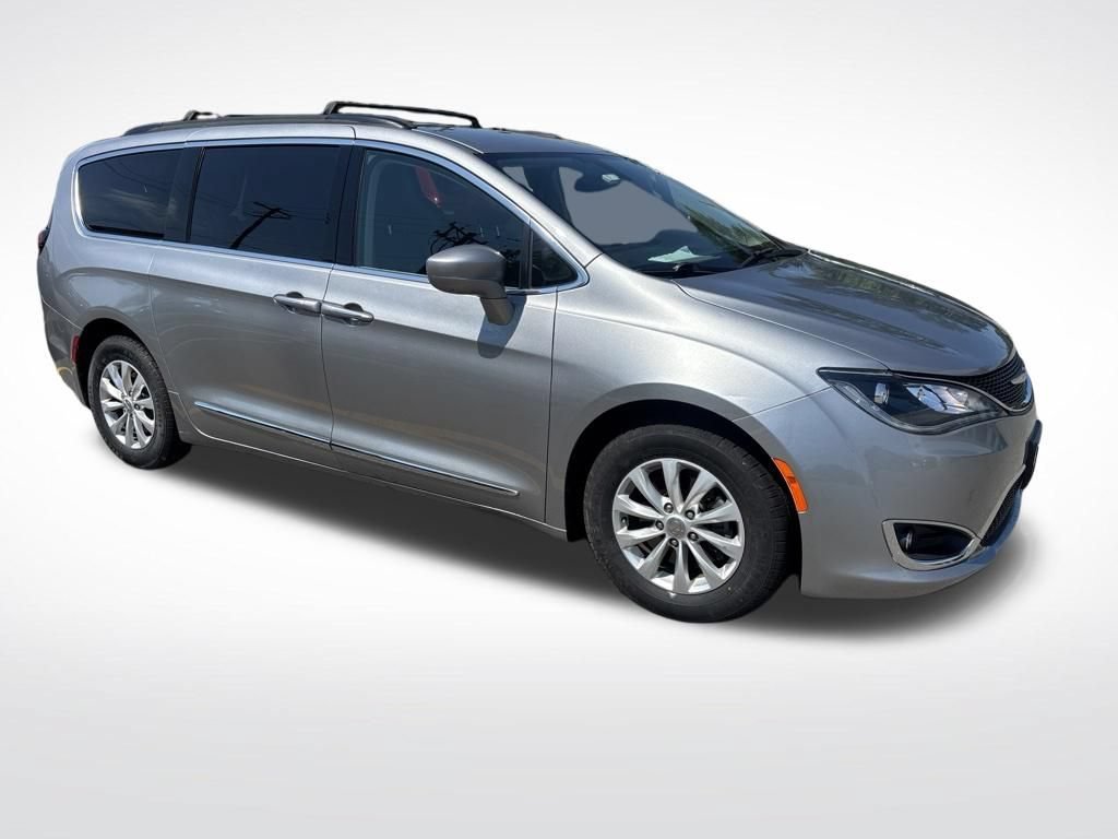 Used 2017 Chrysler Pacifica Touring-L FWD image 10