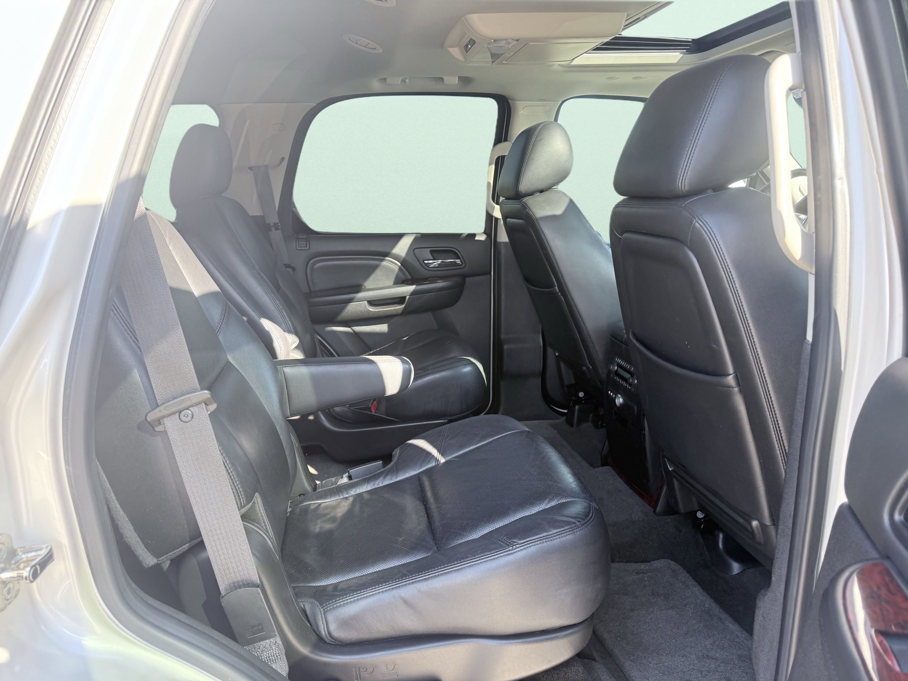 Used 2012 Cadillac Escalade Luxury RWD image 38