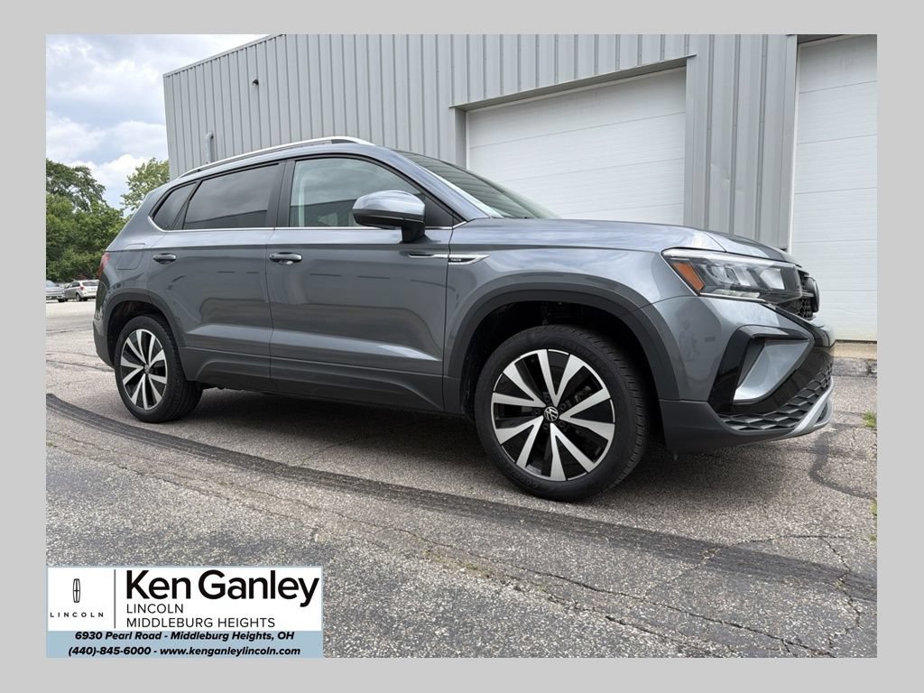 Used 2024 Volkswagen Taos SE FWD image 1