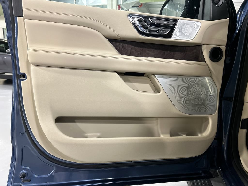 Used 2020 Lincoln Navigator L Reserve w/ Luxury Package AWD/4WD image 9
