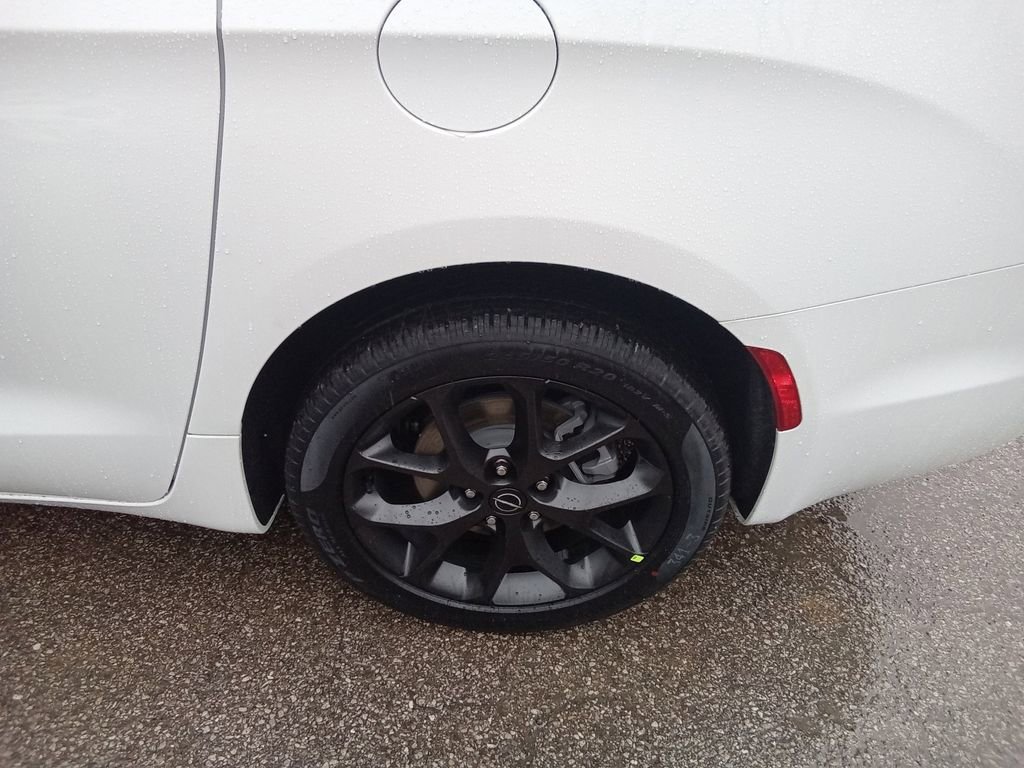 New 2026 Chrysler Pacifica Select w/ S Appearance Package image 25