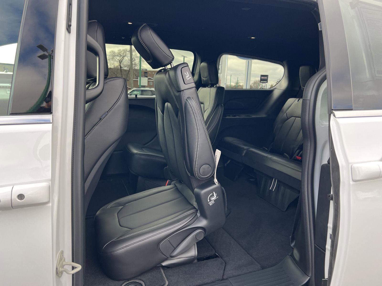 New 2026 Chrysler Pacifica Select image 38