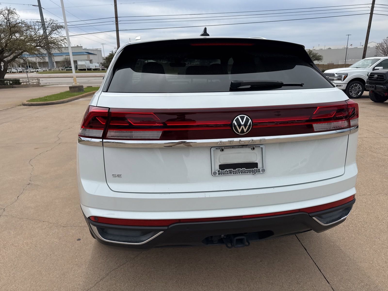 Used 2024 Volkswagen Atlas Cross Sport SE w/ Panoramic Sunroof Package image 6