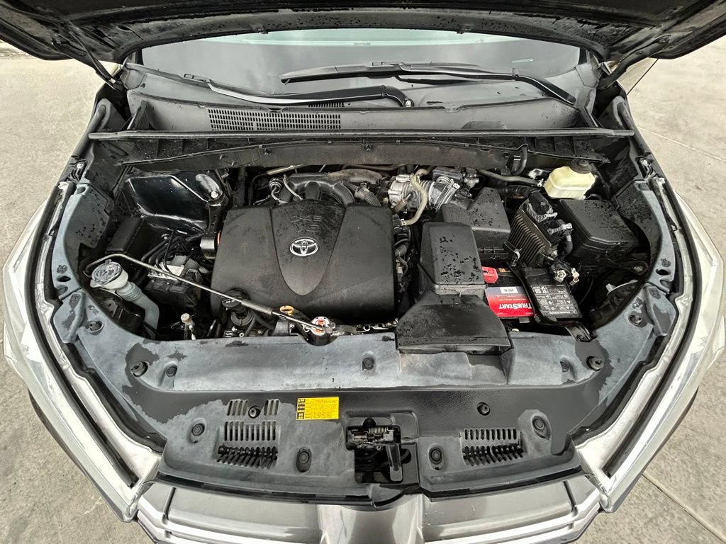 Used 2019 Toyota Highlander XLE FWD image 32