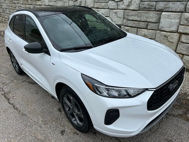 Used 2023 Ford Escape ST-Line w/ Tech Pack #1 AWD/4WD image 7