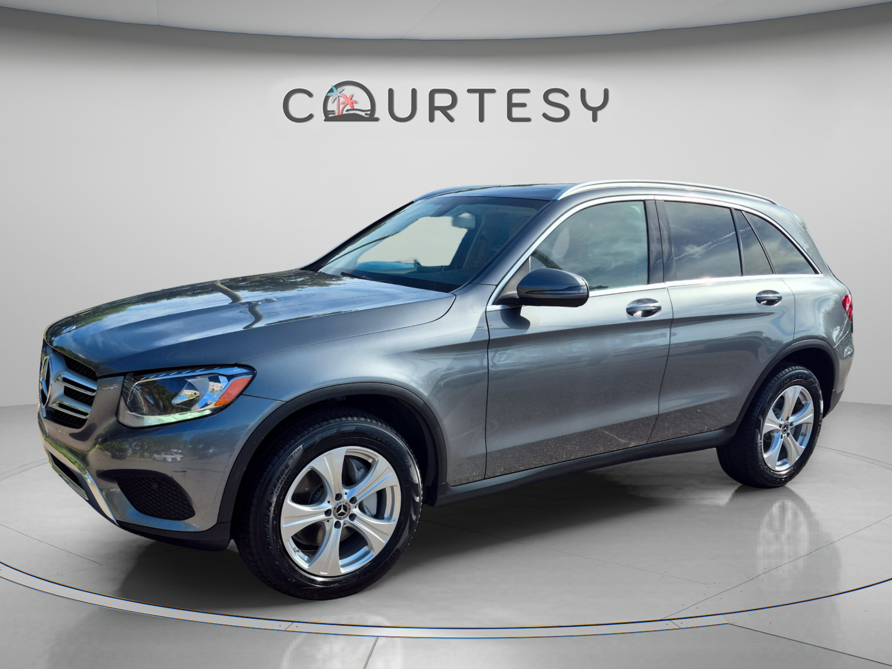 Used 2017 Mercedes-Benz GLC 300 image 1