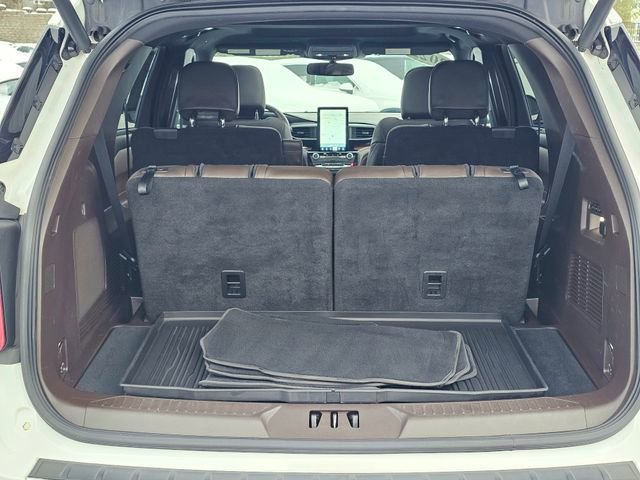 Used 2022 Ford Explorer King Ranch w/ Premium Technology Package image 11