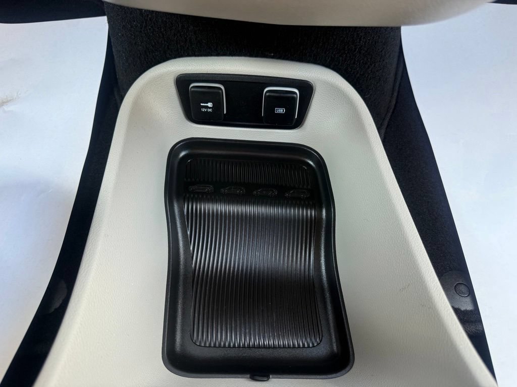 Used 2020 Chrysler Pacifica Touring w/ Advanced Safetytec Group FWD image 25