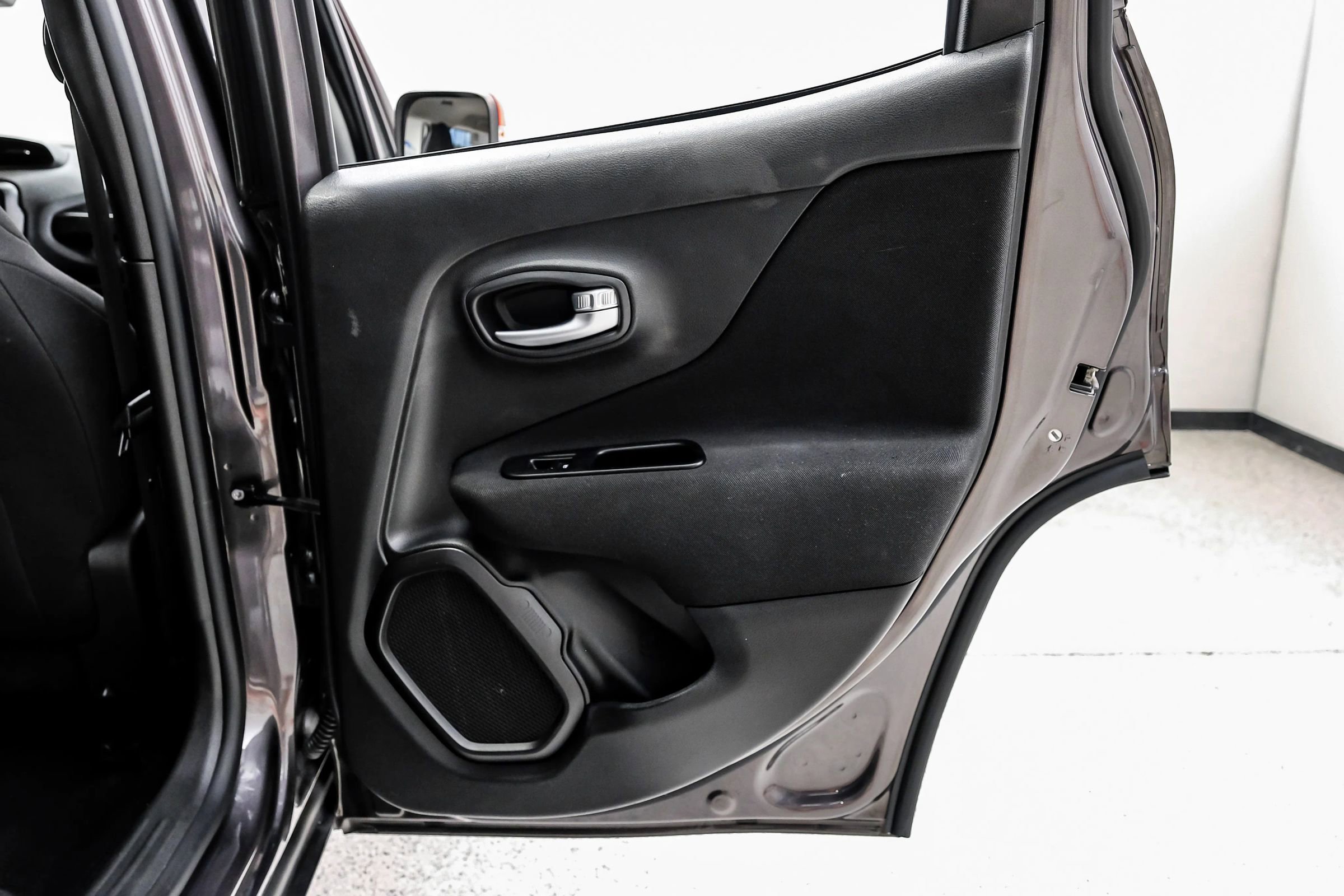 Used 2020 Jeep Renegade Latitude image 48