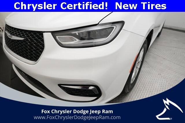 Certified 2024 Chrysler Pacifica Touring-L image 23