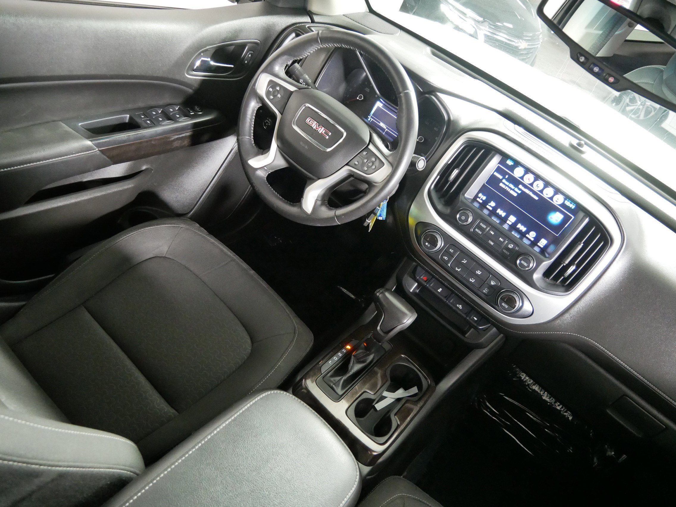 Used 2018 GMC Canyon SLE w/ SLE Convenience Package image 9