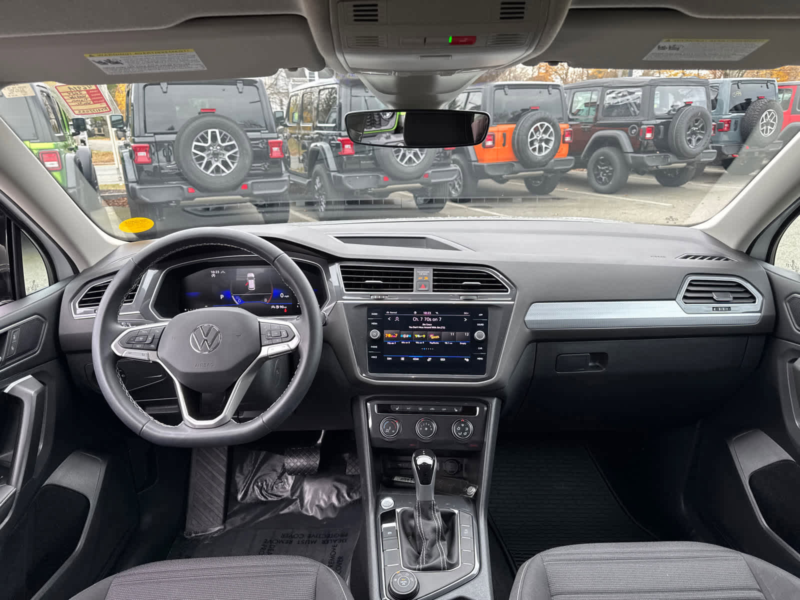 Used 2024 Volkswagen Tiguan S image 33