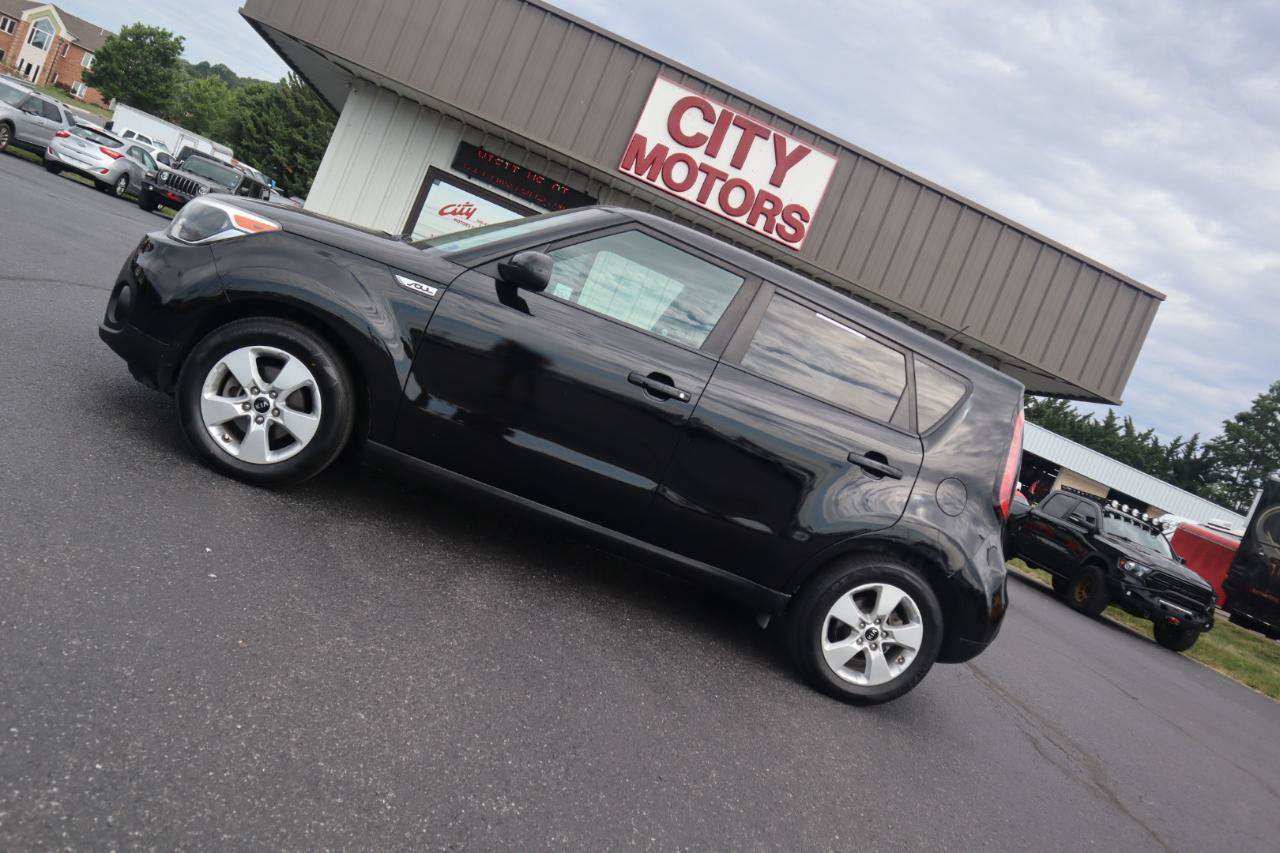 Used 2018 Kia Soul FWD image 12