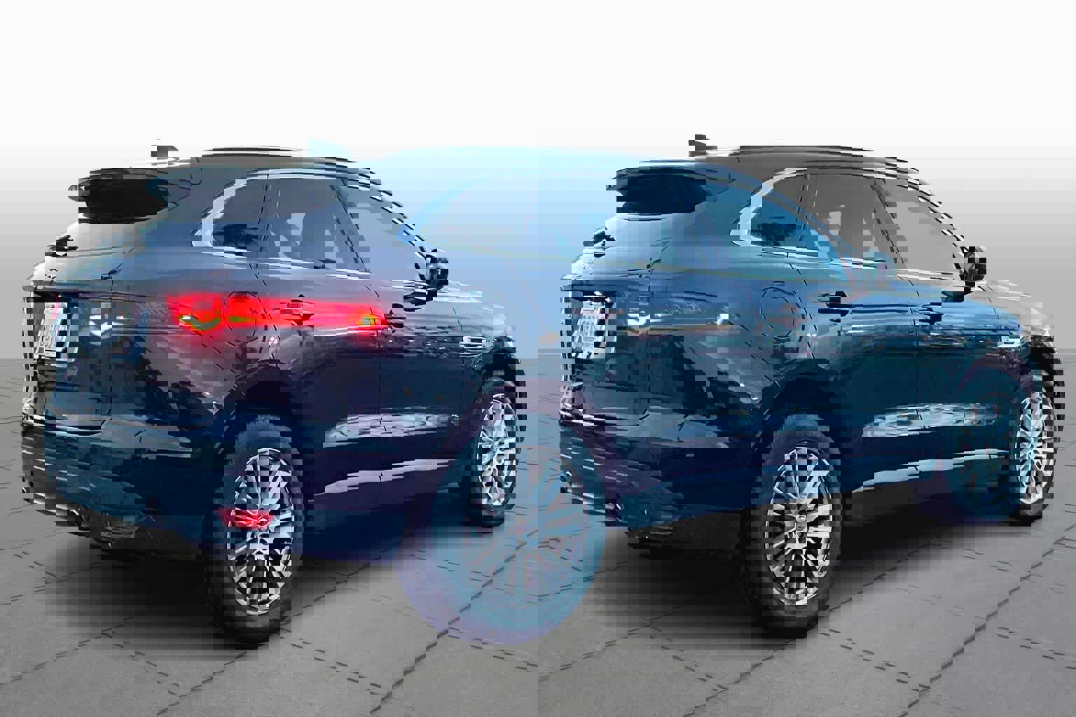 Used 2018 Jaguar F-PACE Prestige image 11