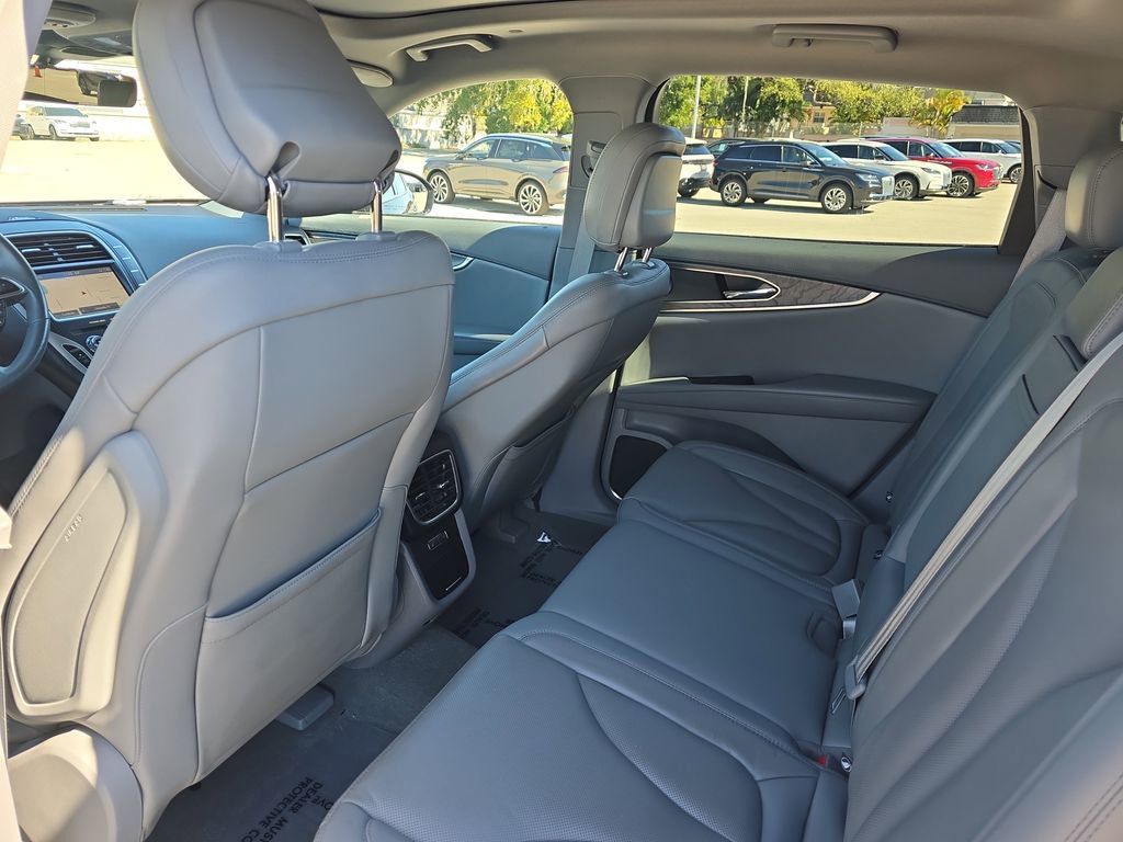 Used 2020 Lincoln Nautilus Reserve image 14