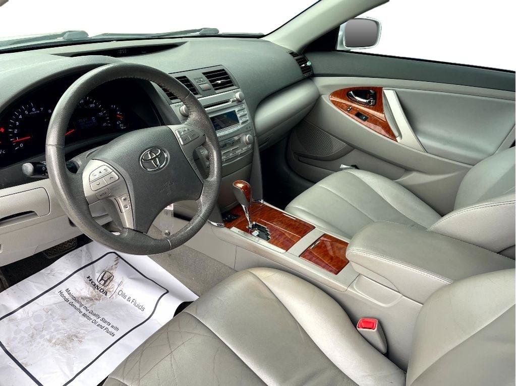 Used 2011 Toyota Camry XLE w/ XLE Extra-Value Pkg #2 FWD image 4