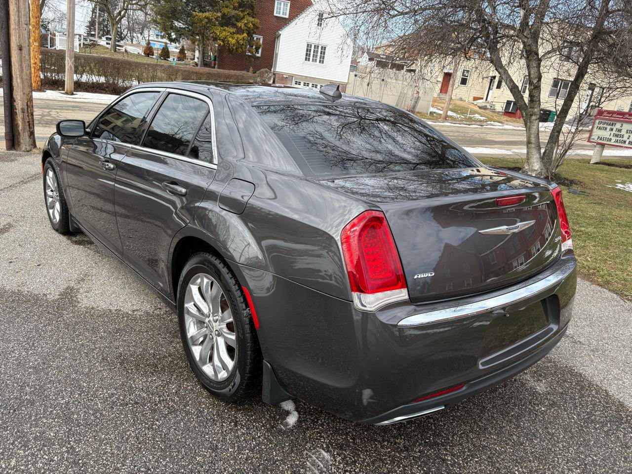 Used 2016 Chrysler 300 Limited w/ Driver Convenience Group image 6
