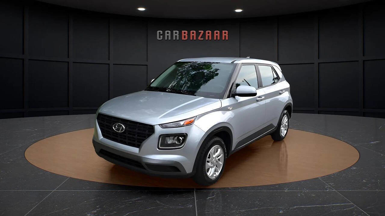 Used 2021 Hyundai Venue SE image 2