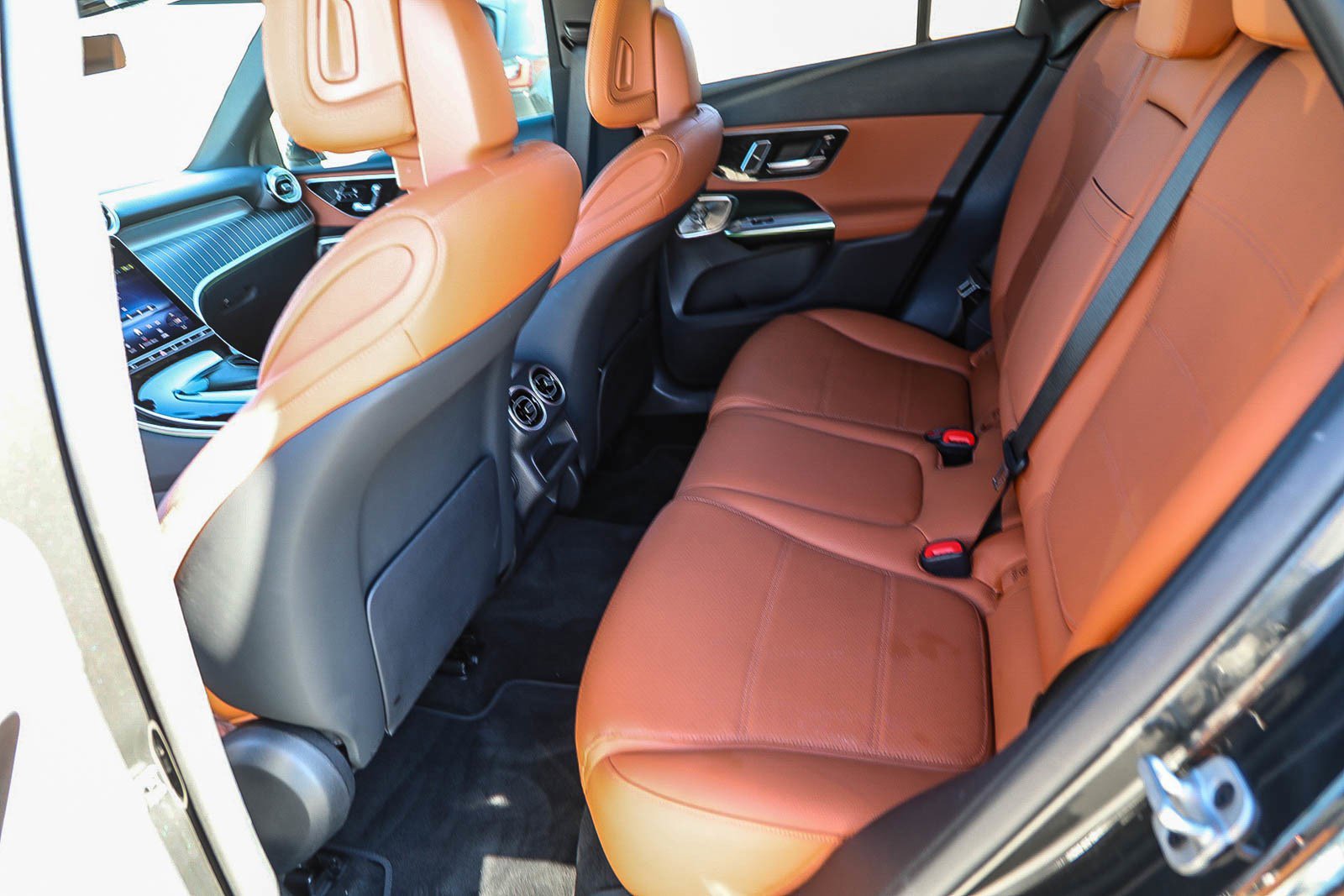 Used 2025 Mercedes-Benz GLC 300 4MATIC image 18