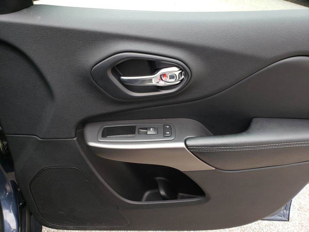 Used 2020 Jeep Cherokee Latitude w/ Cold Weather Group FWD image 18