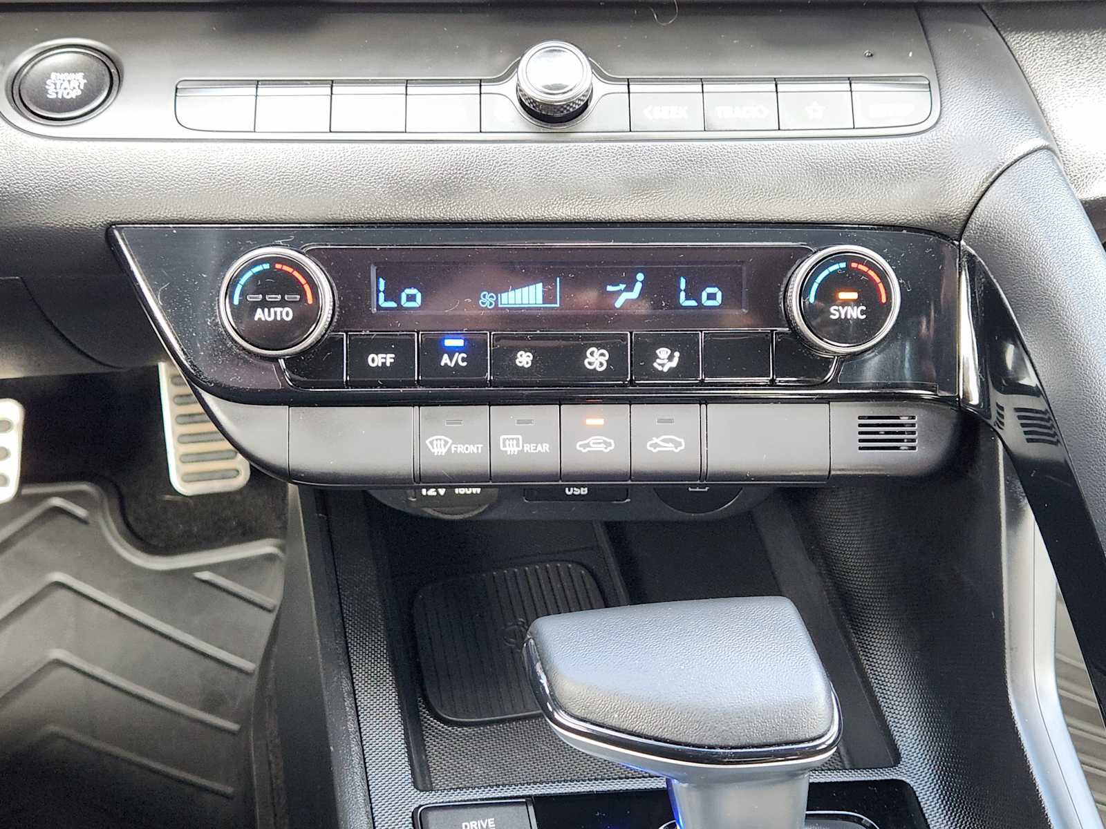 Used 2025 Hyundai Elantra SEL FWD image 19