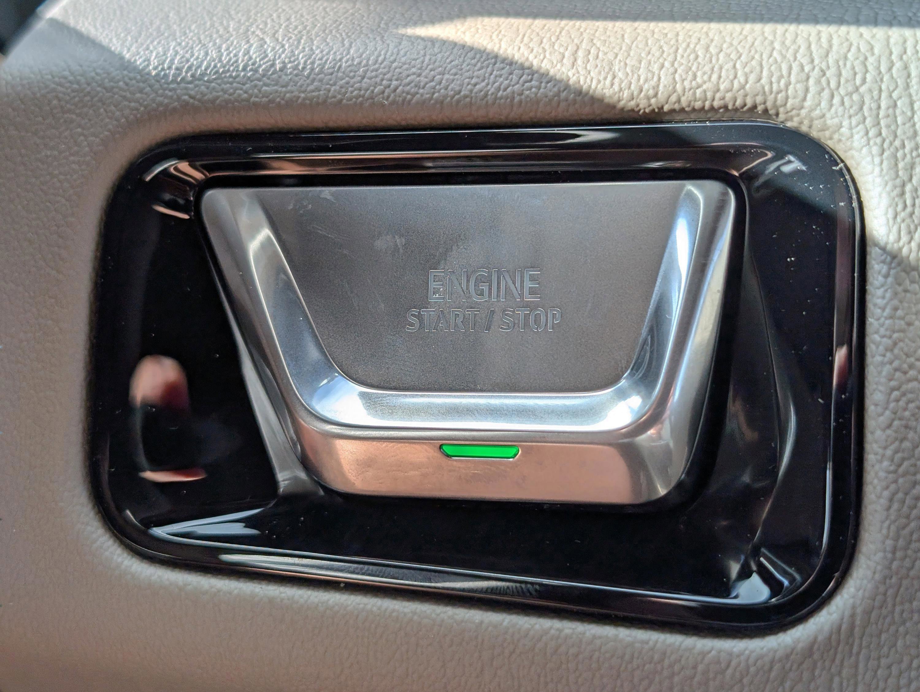 Used 2025 GMC Yukon Denali AWD/4WD image 28