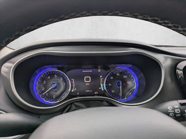 Used 2022 Chrysler Pacifica Touring-L image 11